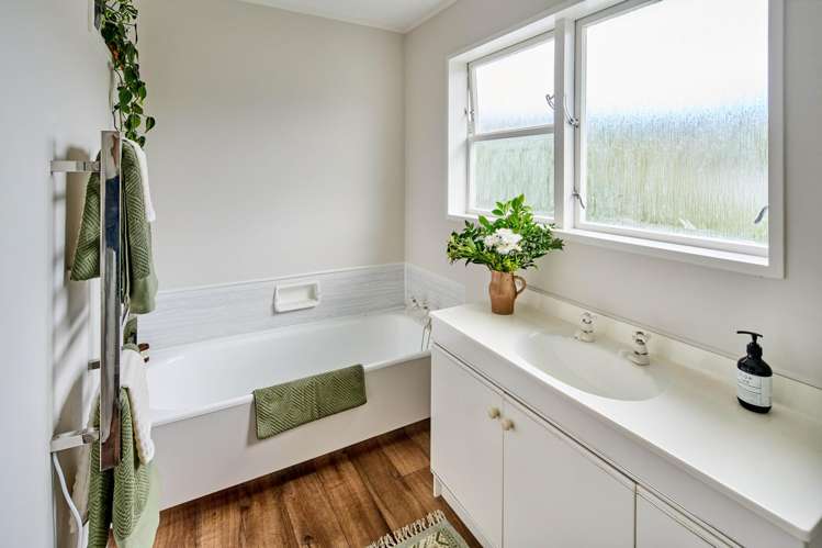 11 Mckeefry Grove Tawa_9