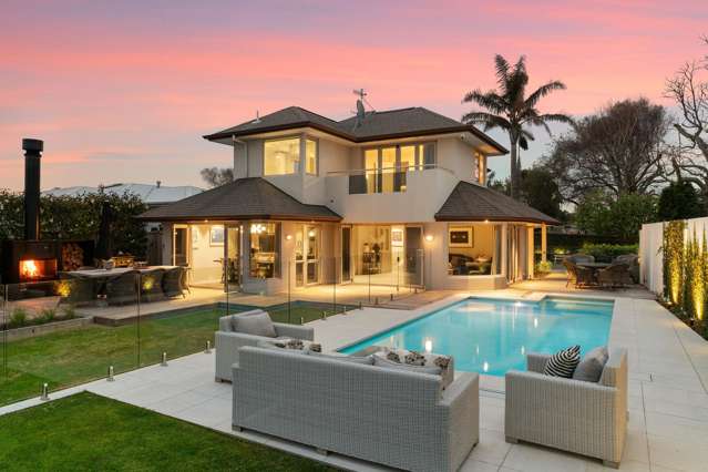 Waterfront Lifestyle & Poolside Summers!