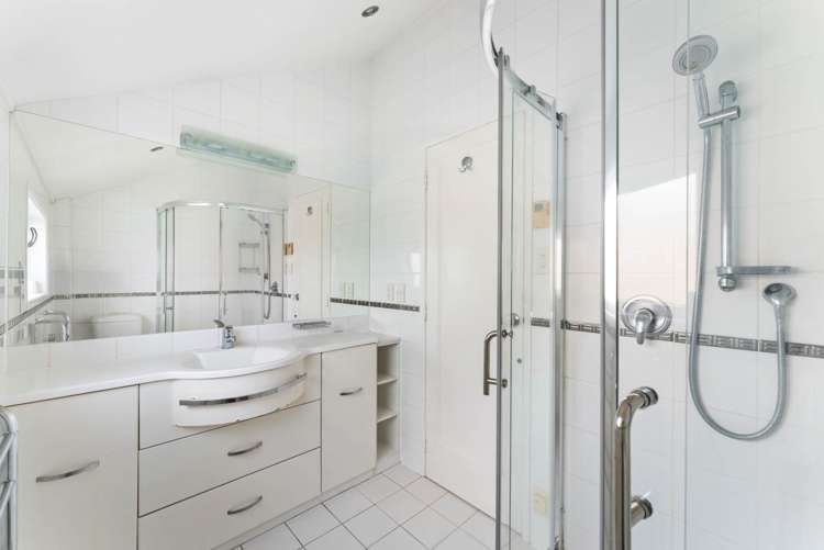 107 & 107B Te Atatu Road Te Atatu South_23