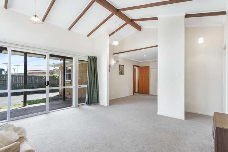 48 Southsea Crescent Silverdale_12