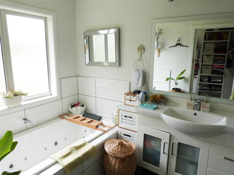 219 Robertson Road Winton Surrounds_8