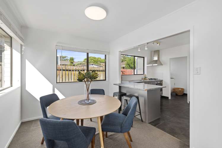 2/237 Edmonton Road Te Atatu South_5