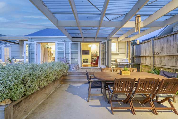 100 Old Mill Road Westmere_12