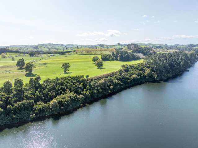 Karapiro lakeside, a very rare opportunity