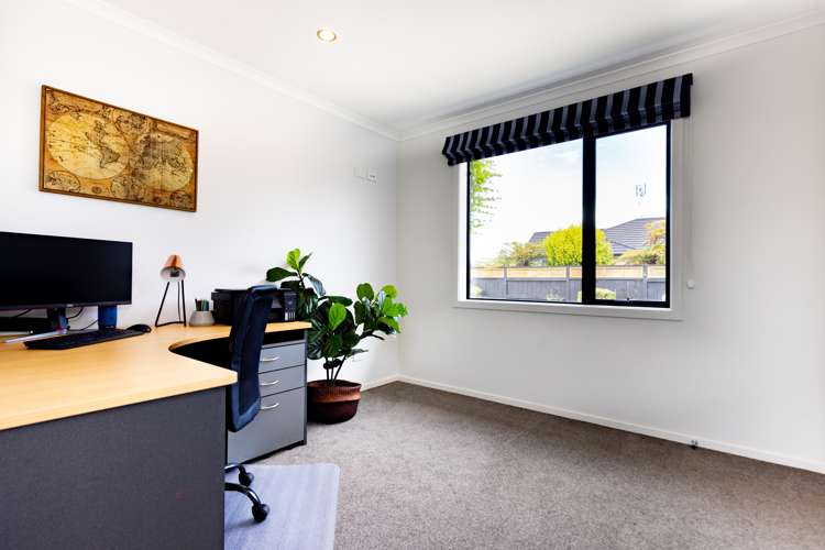 35 Plescher Crescent Leamington_12