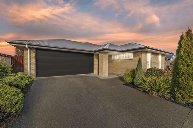 A Beauty on Beachvale Drive