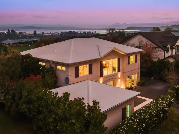 18 Chateau Crescent Rangatira Park_27