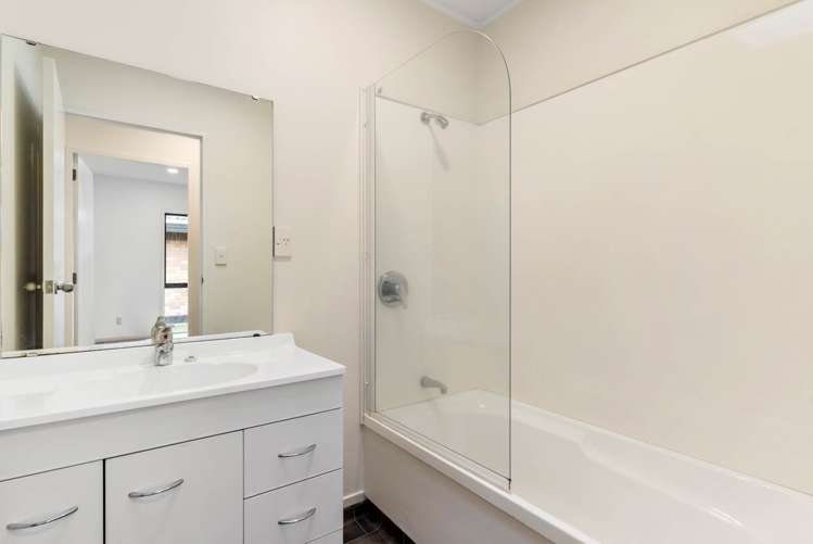 4/12 Northcross Drive Oteha_9