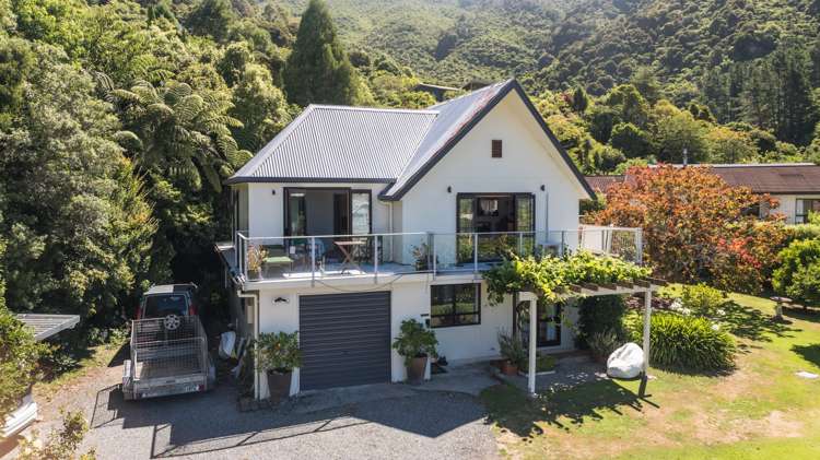 1 Okiwa Place Anakiwa and Surrounds_5