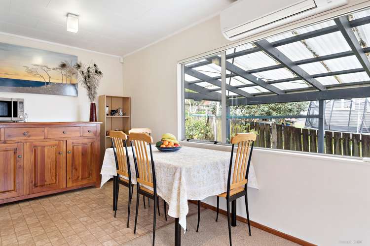 2/15 Netherlands Avenue Kelston_5