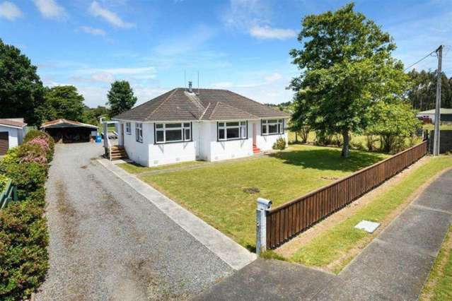 25 Flower Street, Bulls