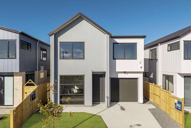 Versatile Family Living Prime Location!