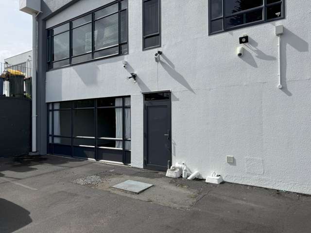 VERSATILE OFFICE IN CENTRE OF NEW LYNN