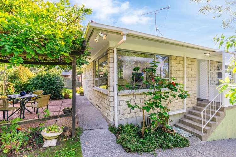 2/4 Mahuta Grove Northcote_3