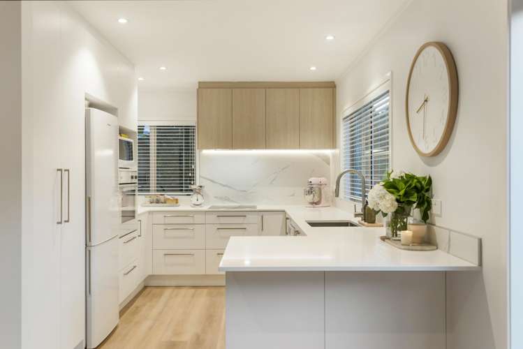 2/96 Beach Road Castor Bay_1