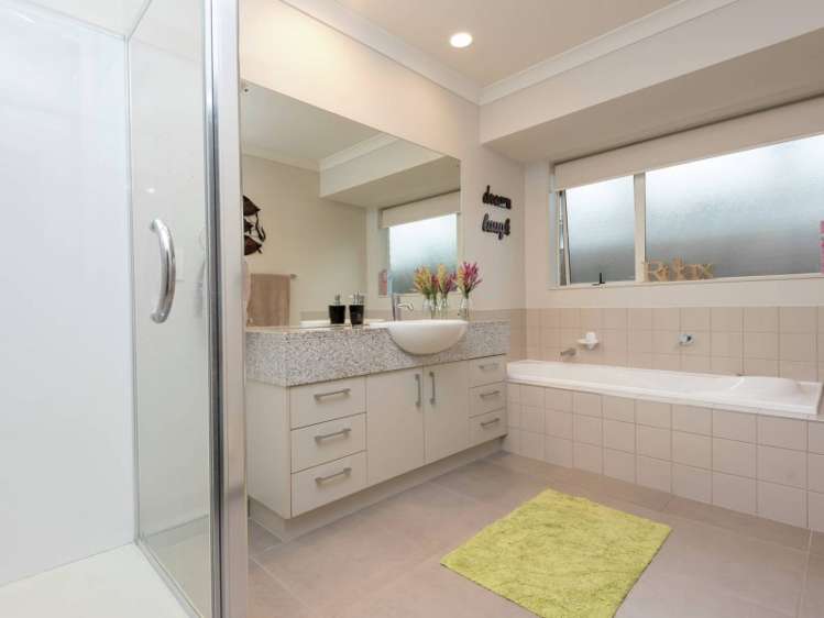 44 Pine Harbour Parade Beachlands_16