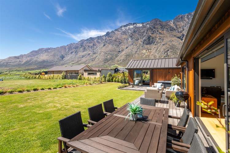 8 Hovingham Court Jacks Point_16