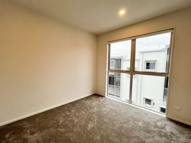 16/9 Aeroview Drive 1603_7