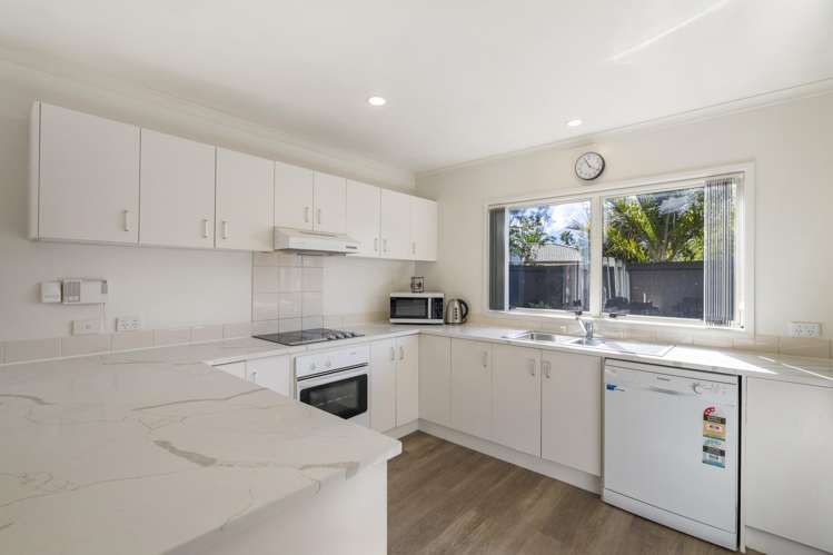 319a Royal Road Massey_4