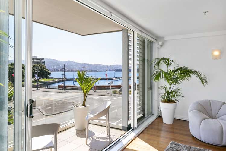 11/74 Oriental Parade_0