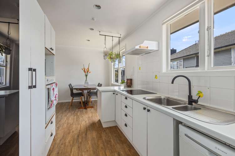 58 Vodanovich Road Te Atatu South_9