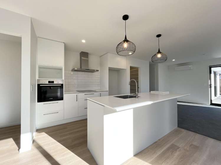 15 Silvergrass Way 11103_1