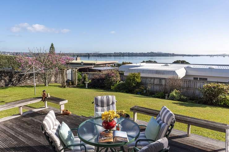 1970s house on 82 Bramley Drive Farm Cove Auckland