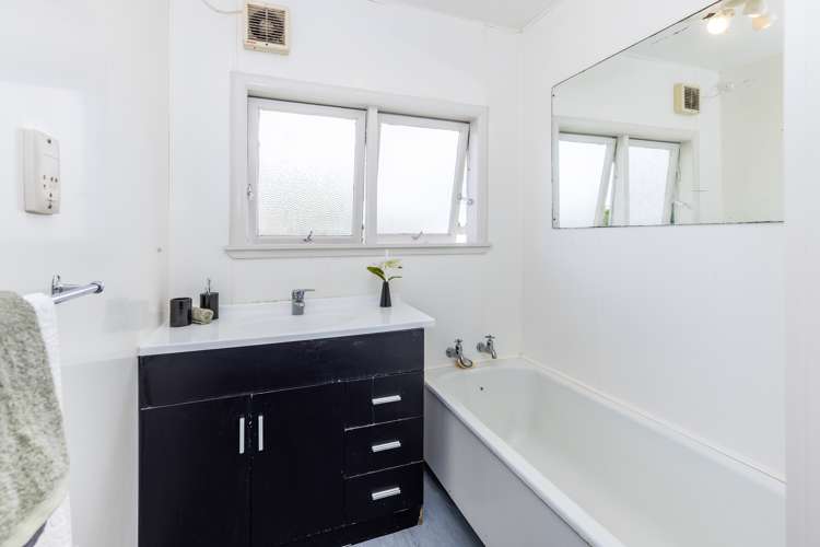 196 Clyde Street Hamilton East_46