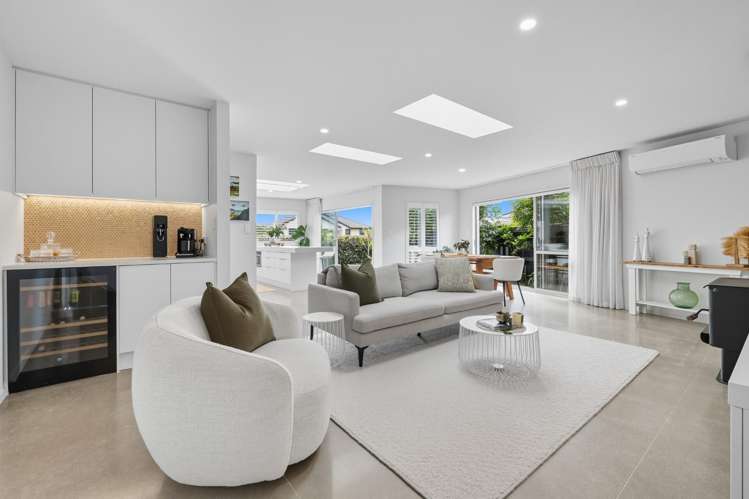 6 Kahuparere Crescent Pyes Pa_11