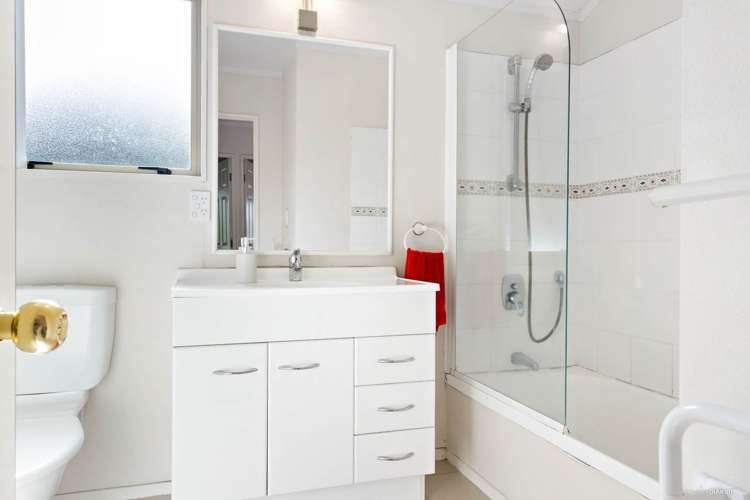 3 Plumstead Rise Glen Eden_9