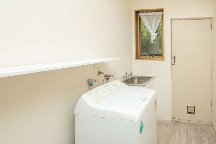 2/4 Quinton Place Bishopdale_15