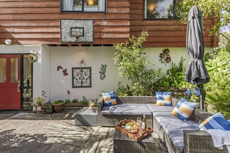 8 Thalia Place Totara Vale_3