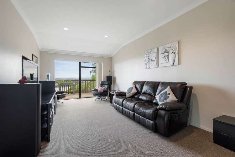 160 Lloyd Road Riverhead_11