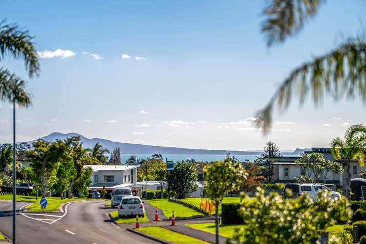 8 Intrepid Crescent Beachlands_41