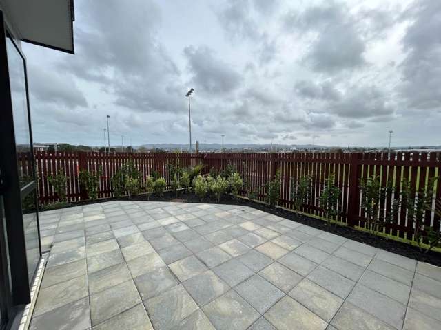 2/6 Treasure Lane Te Atatu South_1