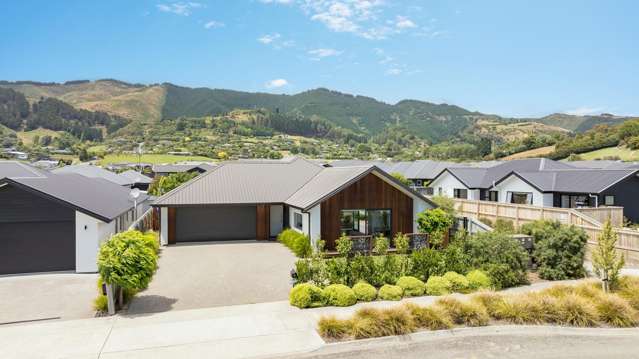 Oversize Garage With Rear Access, Fully Fenced