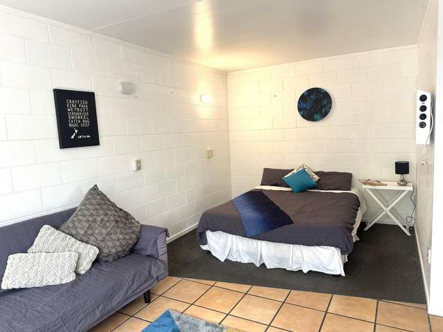 2 / 58 School Road Paihia_1