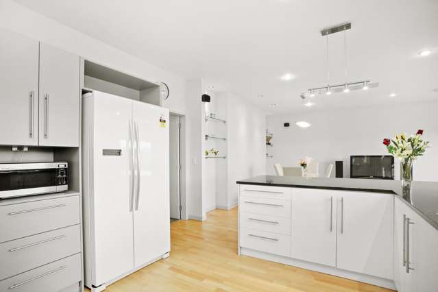 15 Paparoa Crescent Aotea_3