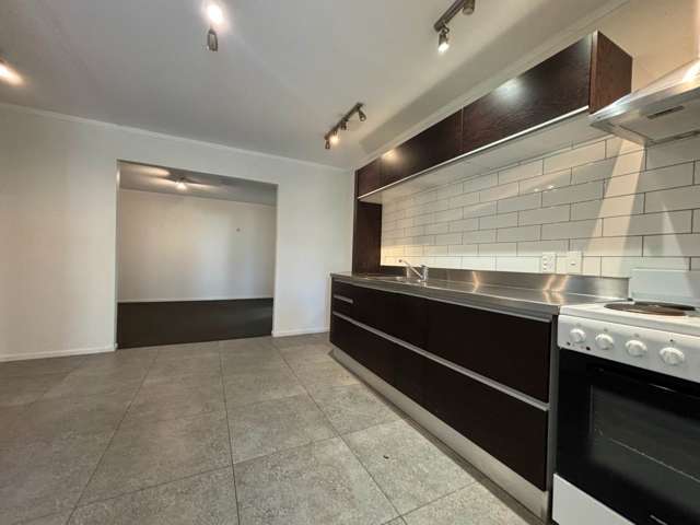 15 Ellesmere Crescent Pakuranga Heights_1