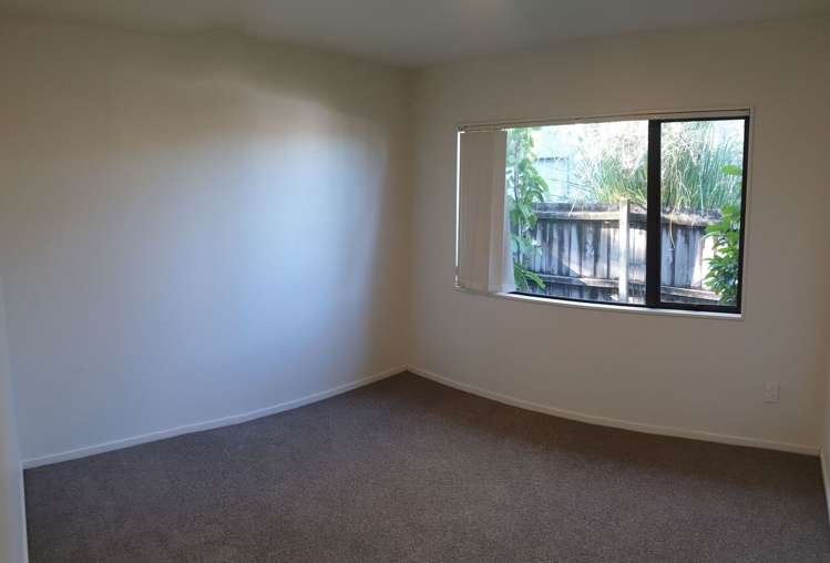 22 Baulcomb Parade Windsor Park_13