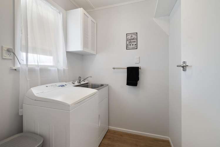 3 Somerset Crescent Highbury_18