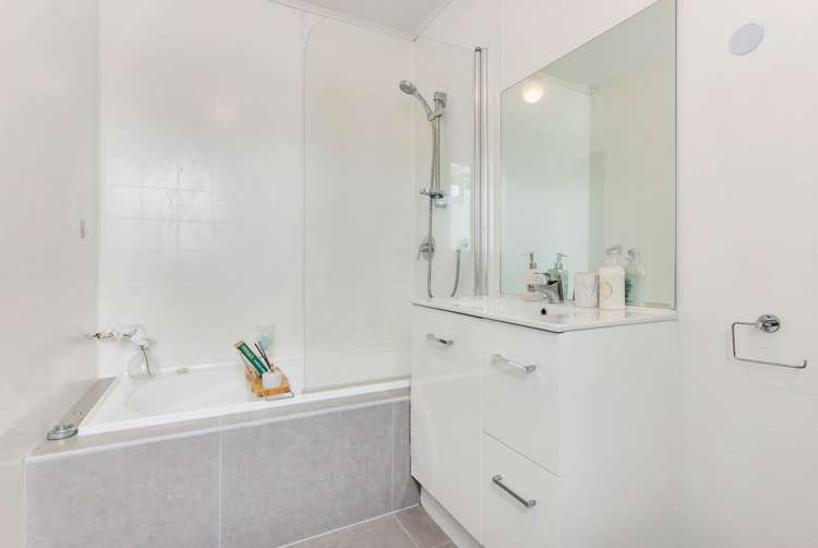 1/154 Glengarry Road Glen Eden_4