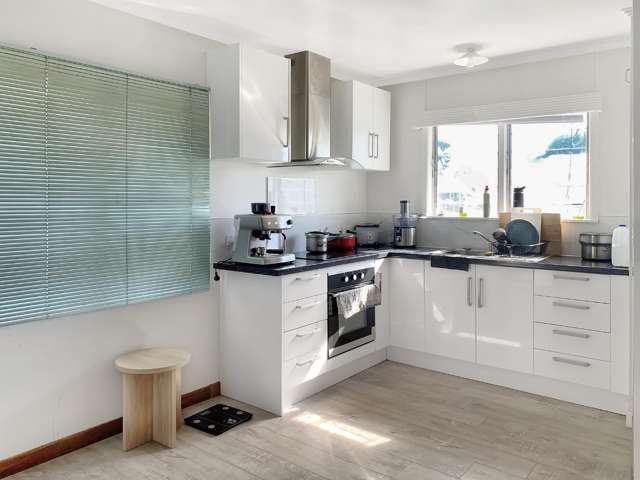 215 Lytton Road 1052_1