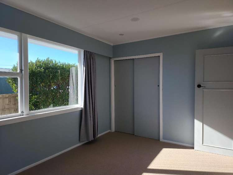 28 Old South Road Okato_13