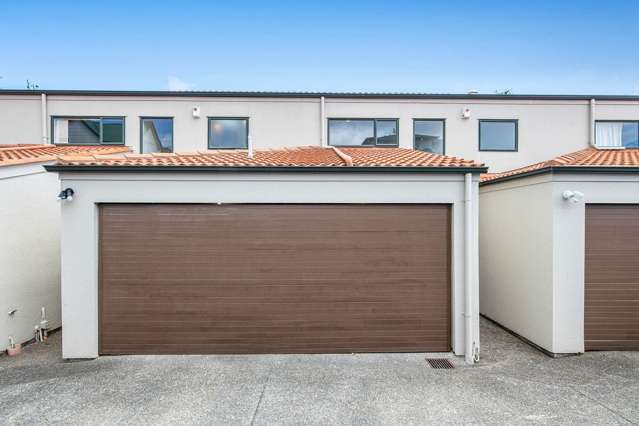 Spacious 3-Bedroom Home with Pool & Tennis Court