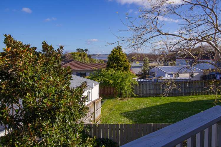 2/9 Barcroft Place Clendon Park_10