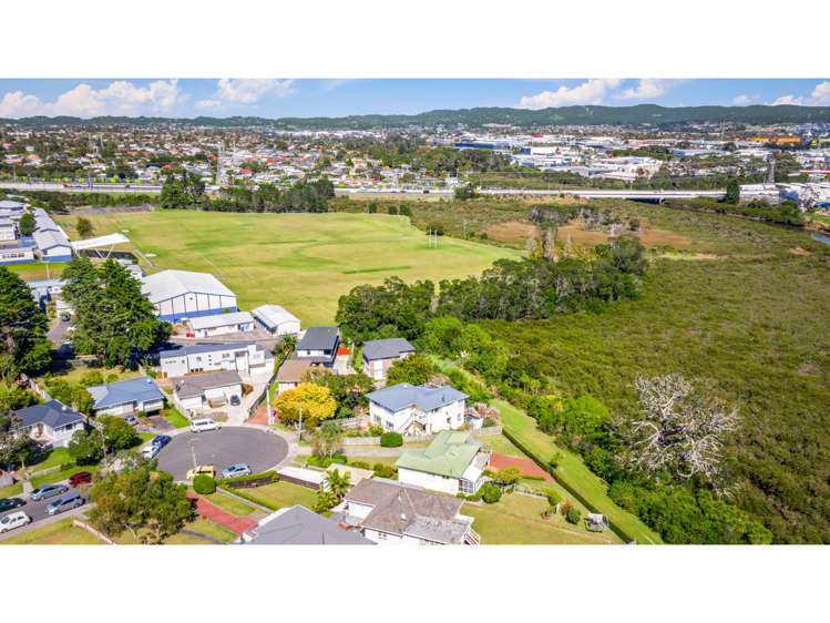 7 Celsmere Lane Te Atatu Peninsula_19