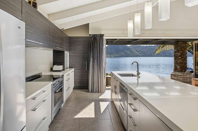 17 Steep Street Lake Okareka_9