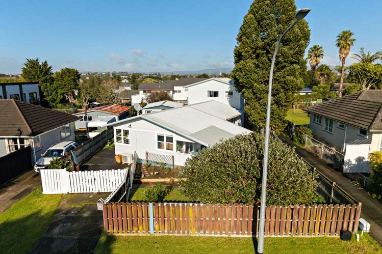 8 Montmere Avenue Te Atatu Peninsula_24