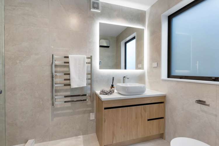 12 Mill Hill Close Flat Bush_43